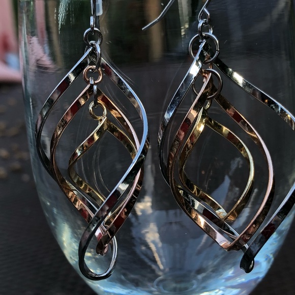 Jewelry - NWT COSTUME Earrings pierced